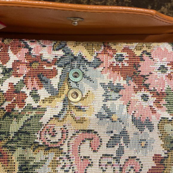 Tapestry Faux Leather trifold wallet with checkbook and kisslock Vintage EUC - Picture 7 of 14